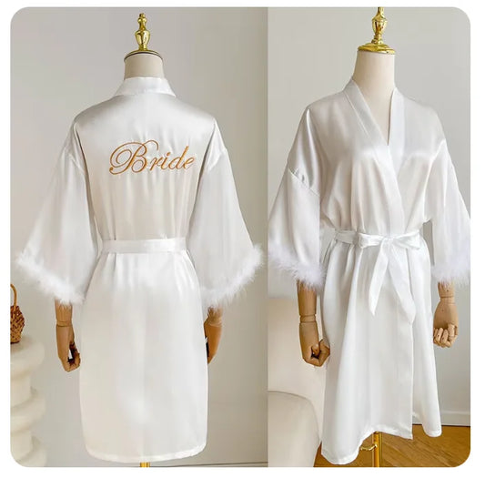 Peignoir en satin blanc avec plumes pour femme, robe de mariée, kimono sexy pour demoiselle d'honneur, quel que soit le court, peignoir pour patients, InDispensLingerie